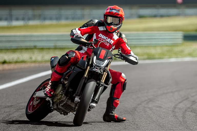 Ducati Hypermotard 698 Mono Nera: Hochwertigste Technik für quer daher