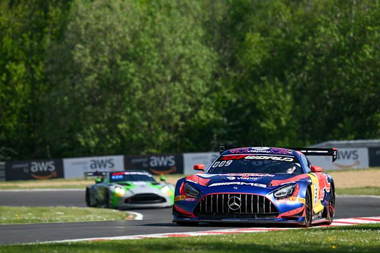 Mercedes-Bestzeit im zweiten Training