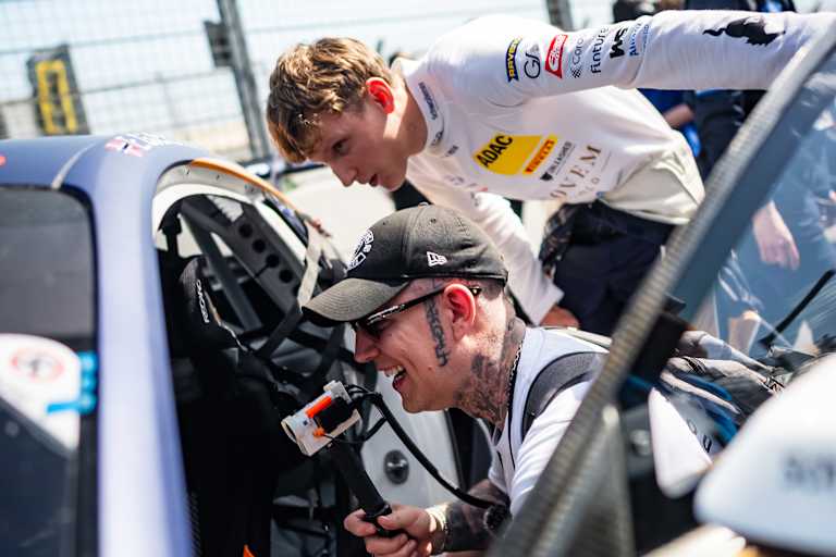 Max Reis erklärt MontanaBlack den Ford Mustang GT3