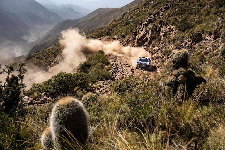 Gruß vom Kaktus: Carlos Sainz im Ford Raptor