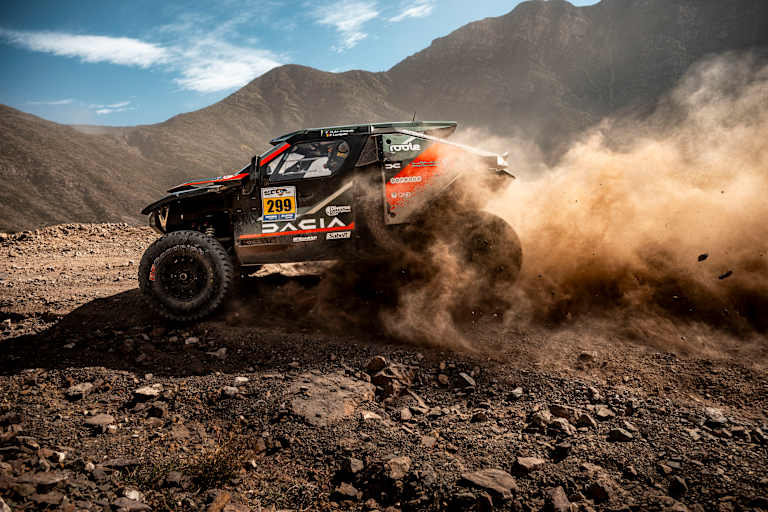 Vor dem Finaltag auf Platz 2: Nasser Al-Attiyah im Dacia