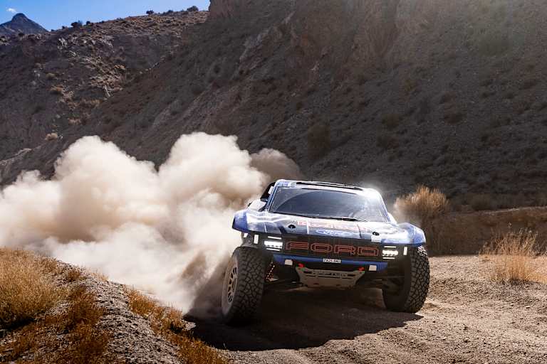 Ford Raptor-Pilot Carlos Sainz gewann die vierte Etappe