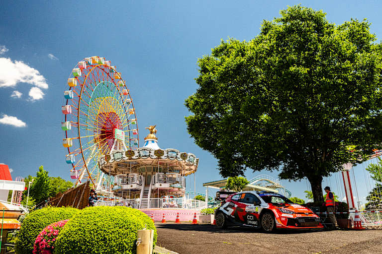 Oliver Solberg am Riesenrad vorbei