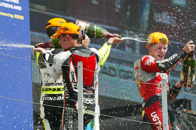 Sachsenring 2002: Sektparty mit Steve Jenkner