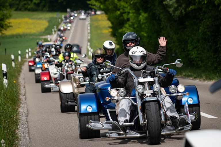 Höhepunkt des Love Ride Switzerland: Die Ausfahrt mit behinderten Menschen