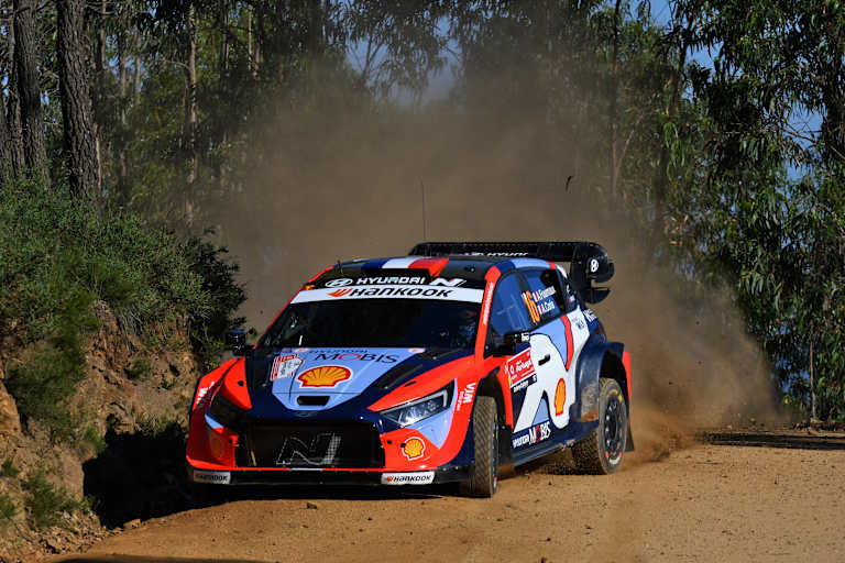 Adrian Fourmaux führt das Hyundai-Trio in Portugal an