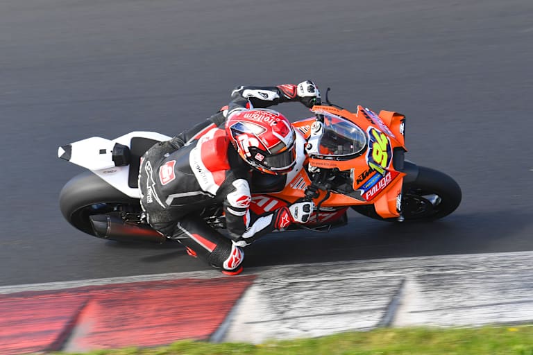 Jonas Folger auf der KTM 990 RC R