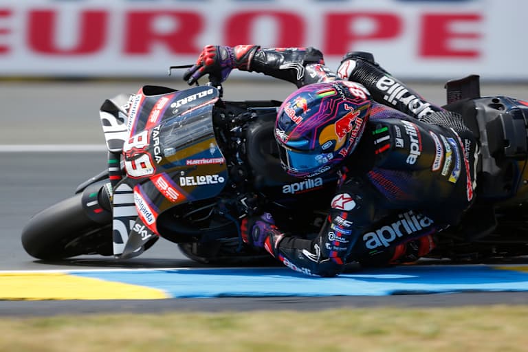 Zu schräg: Aprilia-Pilot Martin ging wenig später zu Boden