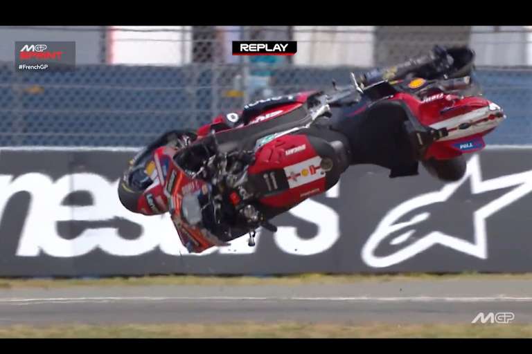 Die Ducati von Marc Marquez traf den Weltmeister zum Glück nicht