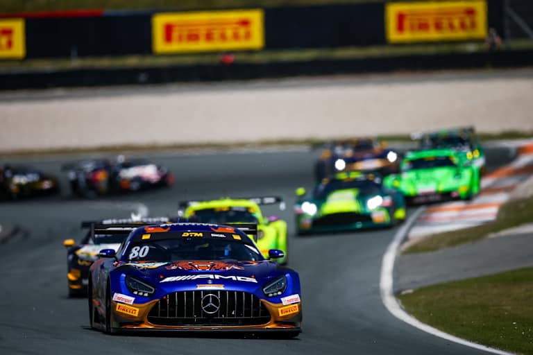 Maro Engel führt derzeit die DTM an