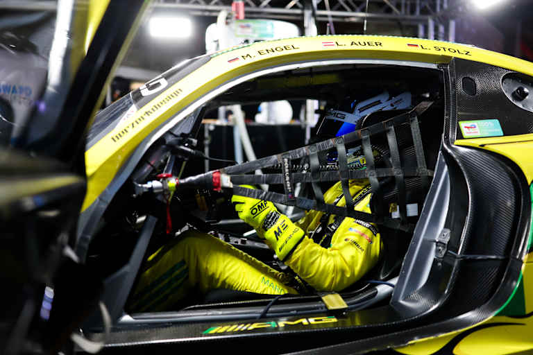 Maro Engel im Cockpit des Mercedes-AMG GT3