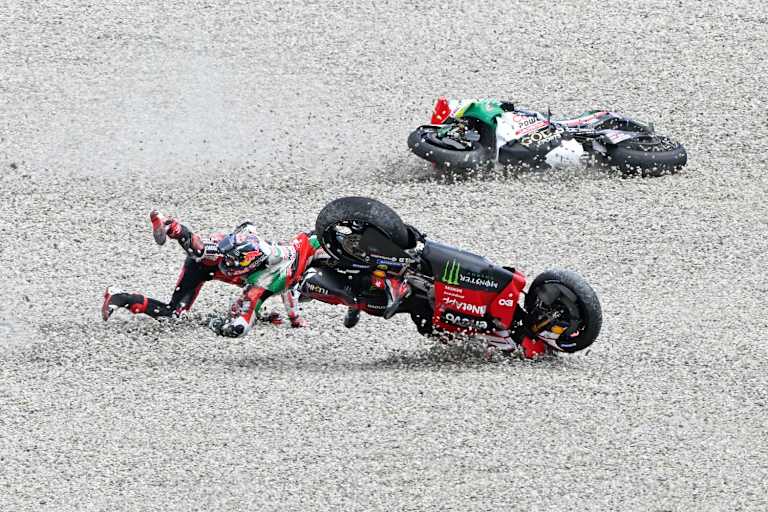 Johann Zarco und Pecco Bagnaia gingen in Catalunya zu Boden