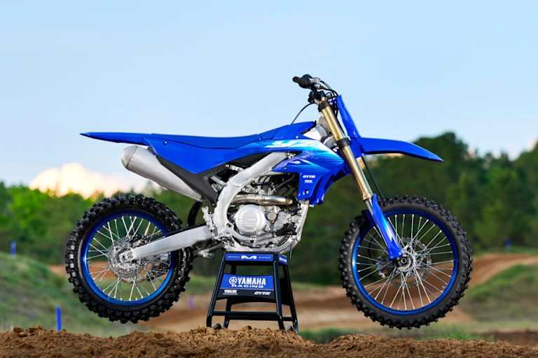 Aluchassis, Motoreinlass vorn: Die neue YZ250F ist unverkennbar eine Yamaha