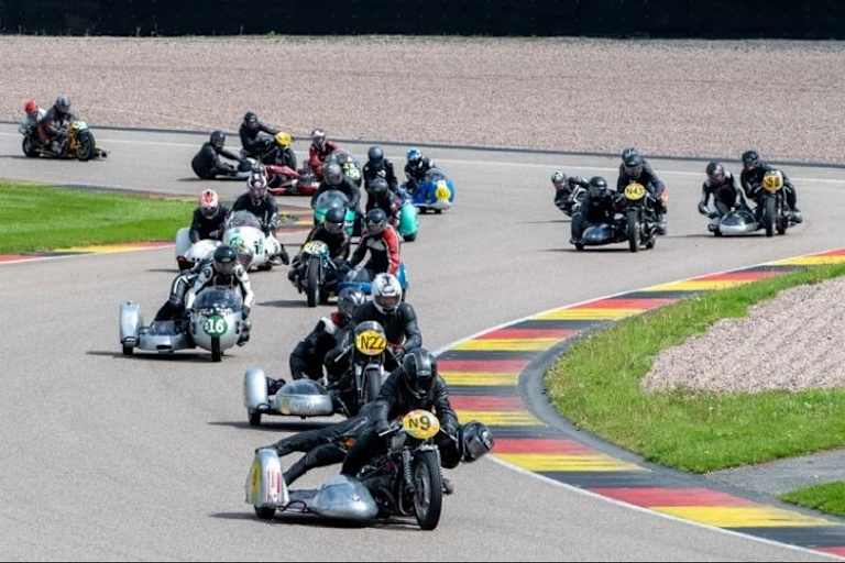 Flott bewegt: Gespanne aus allen Epochen zelebrieren 100 Jahre Sachsenring