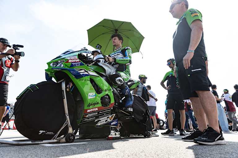 Garrett Gerloff mit Kawasaki-Teamchef Manuel Puccetti