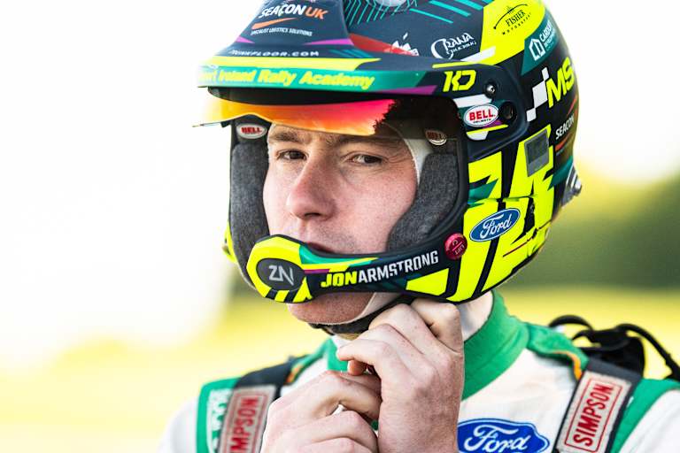 Jon Armstrong in WP1 in Schwierigkeiten