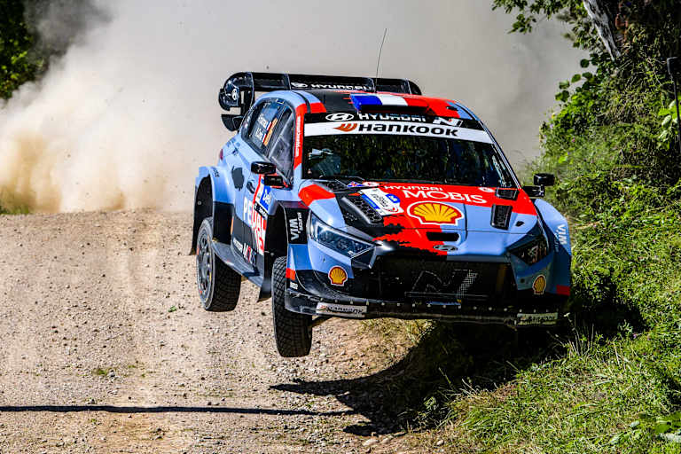 Adrien Fourmaux im Hyundai nach dem Auftakttag auf Positon drei