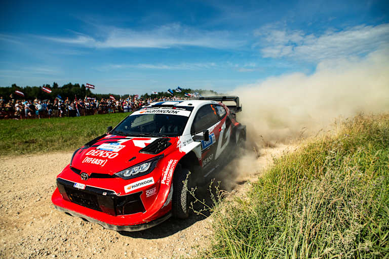 Toyota-Youngster Sami Pajari führt die Rallye Estland an