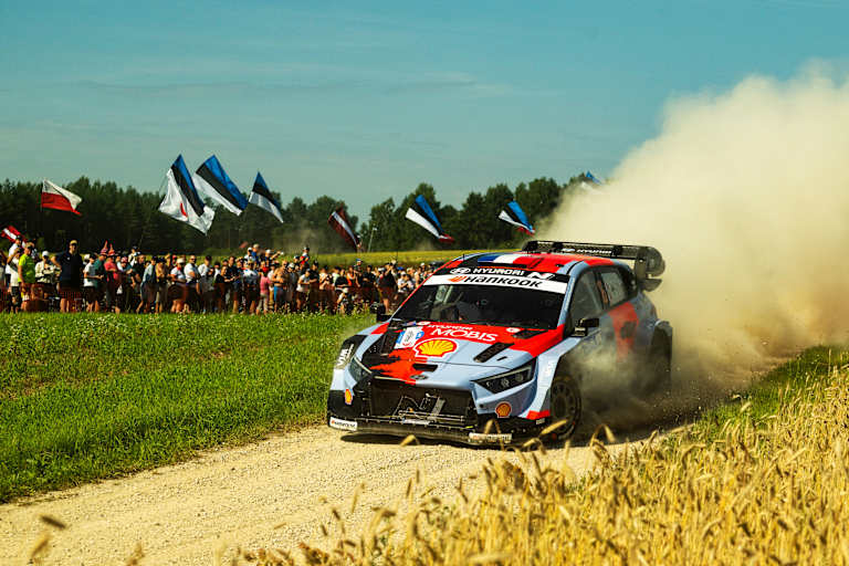 Hyundai-Pilot Adrian Fourmaux liegt auf Platz drei