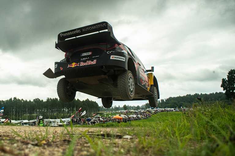 Sebastien Ogier flog in Estland auf Platz fünf