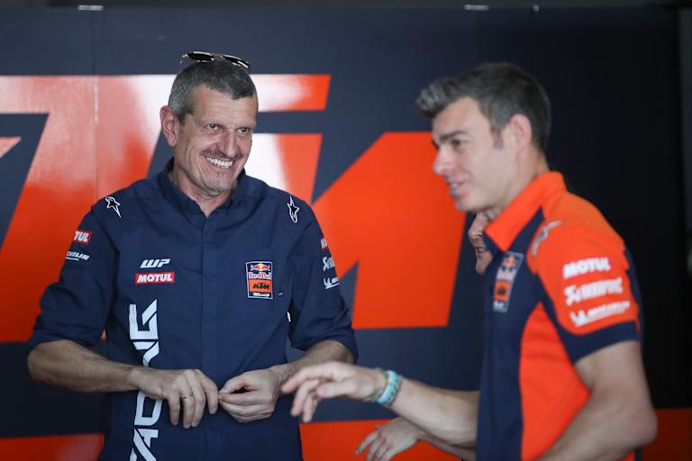 Tech3-Inhaber Günther Steiner mit Teammanager Nicolas Goyon
