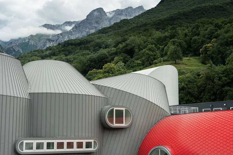 Hätten wir Moto Guzzi nicht zugetraut: Neuer futuristischer Gebäudekomplex