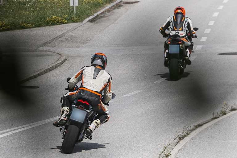 Aprilias RS660 dient Entwicklungsfahrern bei Testfahrten als Referenz