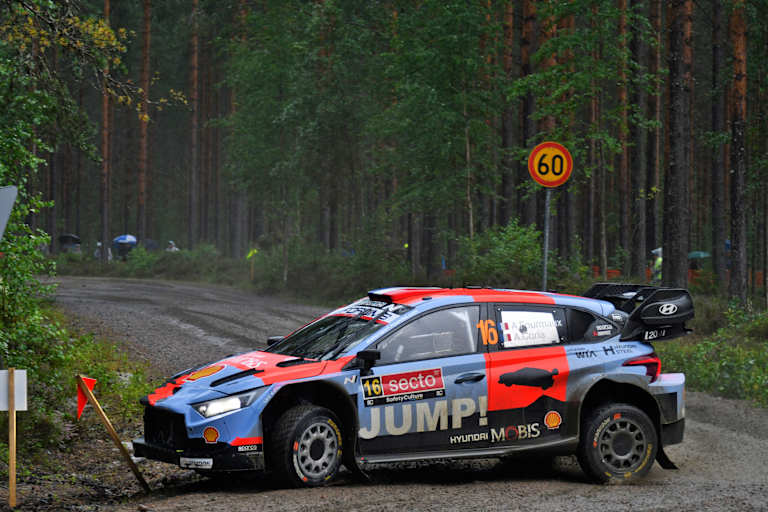 Darf`s ein bißchen quer sein? Ex-Weltmeister Thierry Neuville