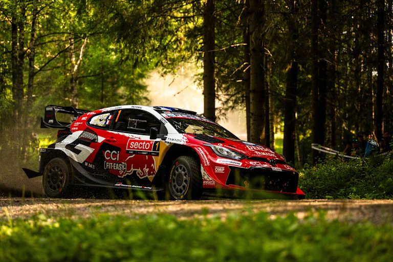 Sebastien Ogier führt nach dem ersten Haupttag der Rallye Finnland