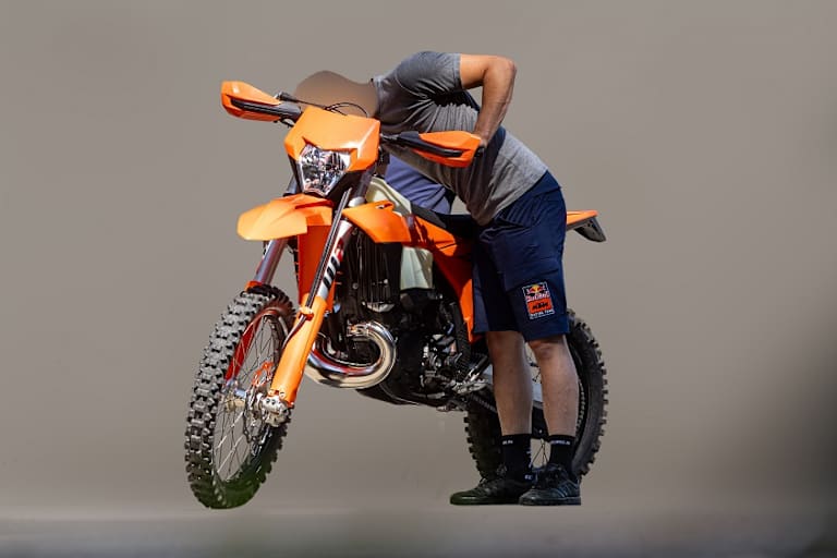 Auch eine KTM 300 EXC mit dem Prototypen-Fahrwerk gibt es schon