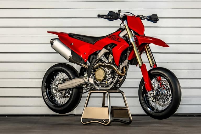 Vorerst ohne Strassenzulassung und darum auf Slicks: Ducati Desmo 450 SM