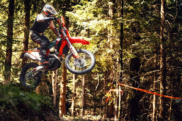KTM 450 EXC-F 6Days: Damit meistert man jedes Geländehindernis