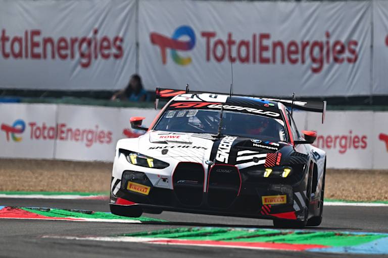 Kelvin van der Linde wirft den WRT BMW auf die Pole-Position