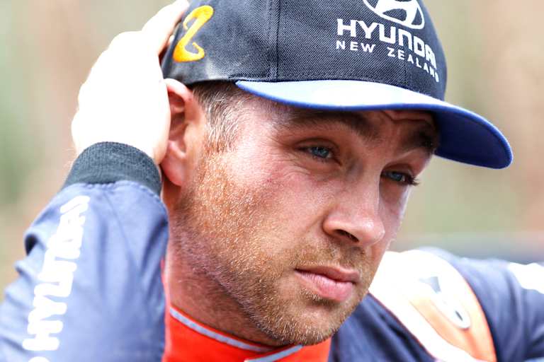 Hyundai-Teilzeitfahrer Haydon Paddon am ersten Tag auf Platz zwei