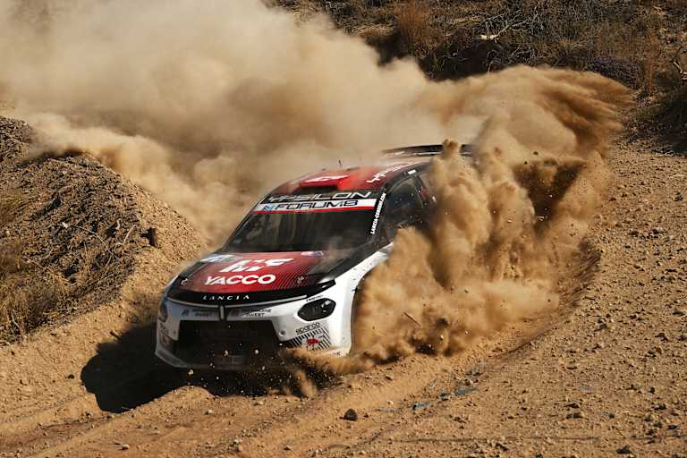 Wirbelt mächtig Staub auf: Nikolay Gryazin im Lancia Ypsilon Rally2 HF