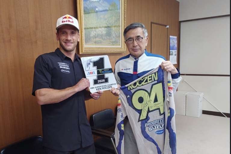 Ken Roczen mit Suzuki-Präsident Toshihiro Suzuki