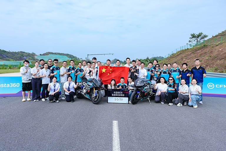 Die CF Moto V4SR-RR
