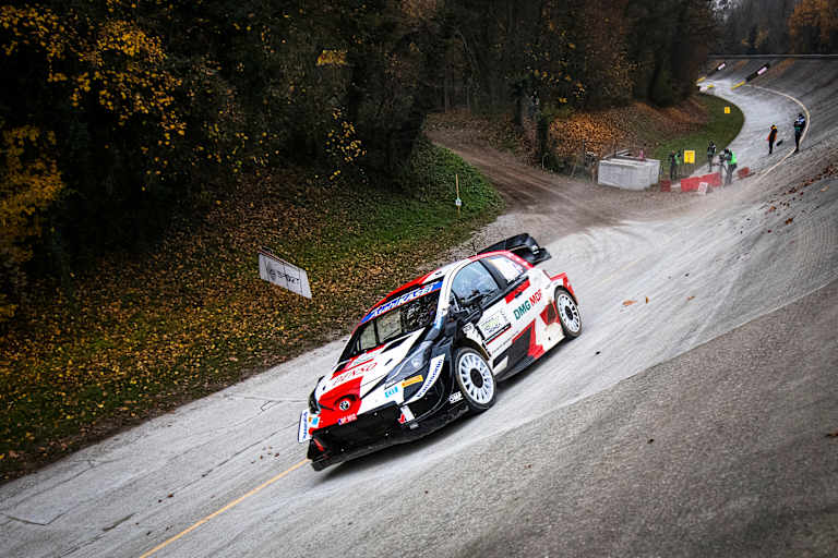 Sebastien Ogier in der Monza-Steilkurve beim WM-Finale 2021 zum Sieg