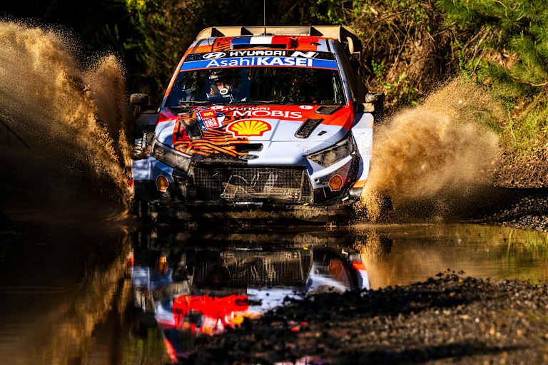 Hyundai-Pilot Adrien Fourmaux komplettiert Podium