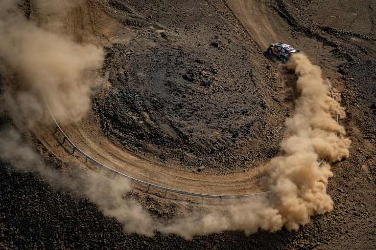 Staubiger Kreisverkehr: Nasser Al Attiyah im M-Sport Ford 2025