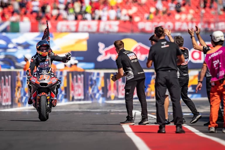 Manuel Gonzalez fährt auch 2027 die Moto2-WM bei Intact GP