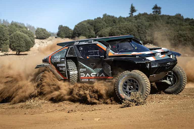 Nasser Al-Attiyah im Dacia will Teamkollegen Loeb schlagen