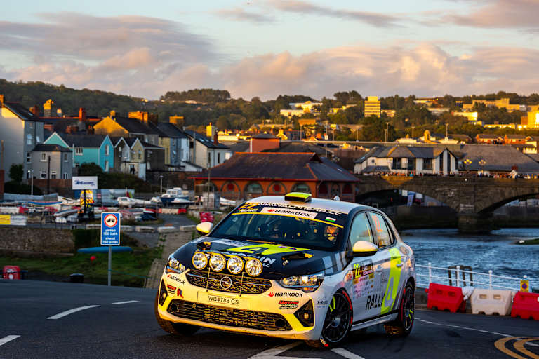 Opel-Pilot Timo Schulz siegt in Wales in der Junioren-EM-Wertung