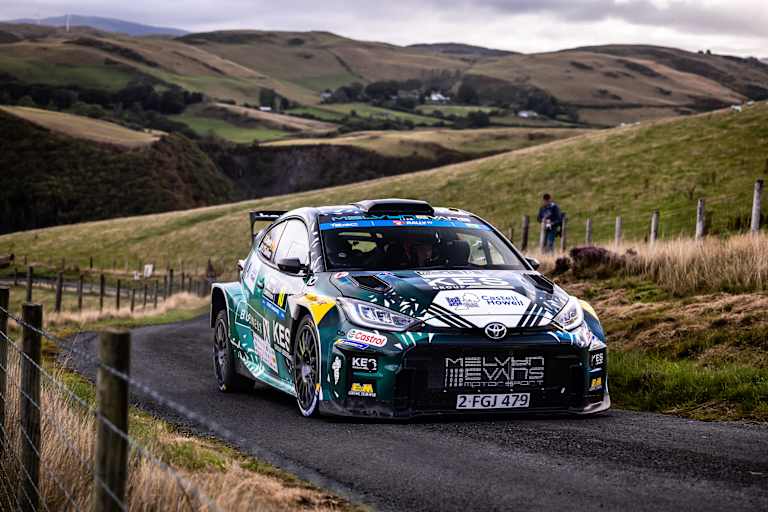 Toyota-Fahrer Kris Meeke gewinnt EM-Lauf Rally Ceredigion in Wales