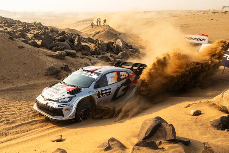Weltmeister Ogier im staubigen Sandkasten von Saudi-Arabien