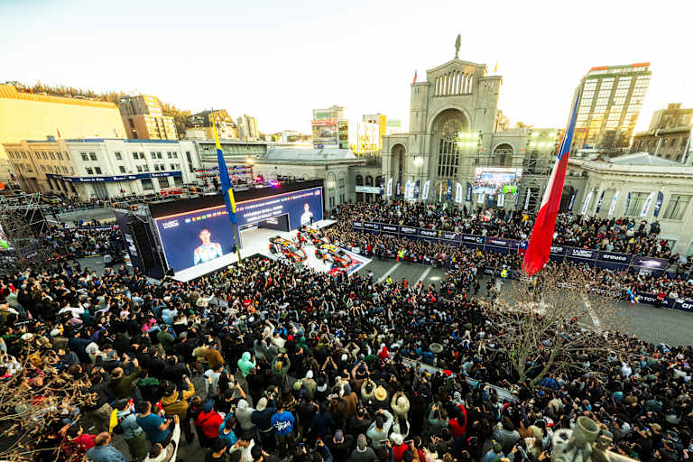 Rallyeambiente in der Pazifikstadt Concepcion vor dem Start 2025
